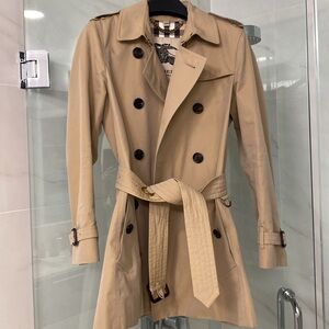 Authentic Burberry Kensington short trench coat